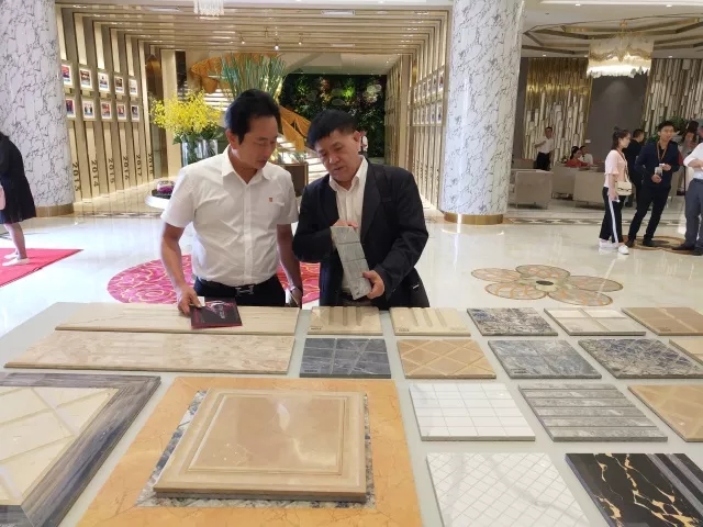 夏高生副會(huì)長(zhǎng)參觀.jpg 夏高生副會(huì)長(zhǎng)參觀.jpg