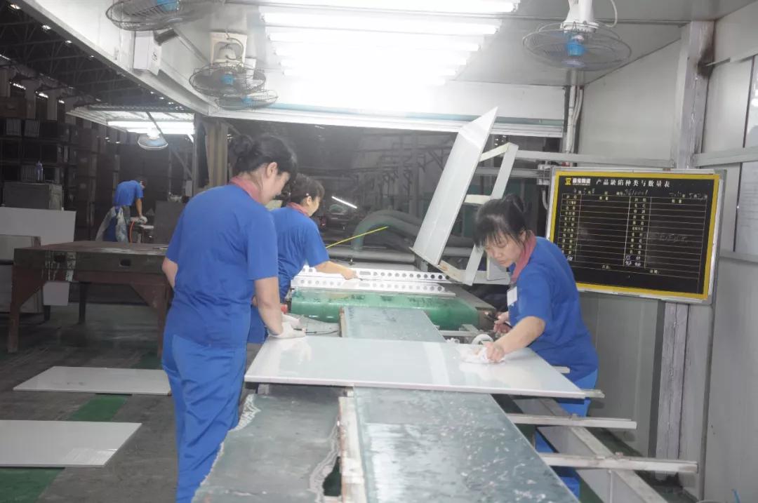 1534924992742340.jpg 1534924992742340.jpg